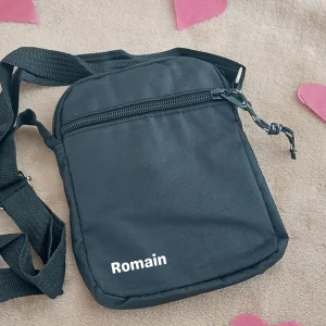 Sacoche bandoulière personnalisée homme – Noire ou grise