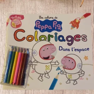 Livre souple de coloriage Peppa pig dans l'espace Neuf